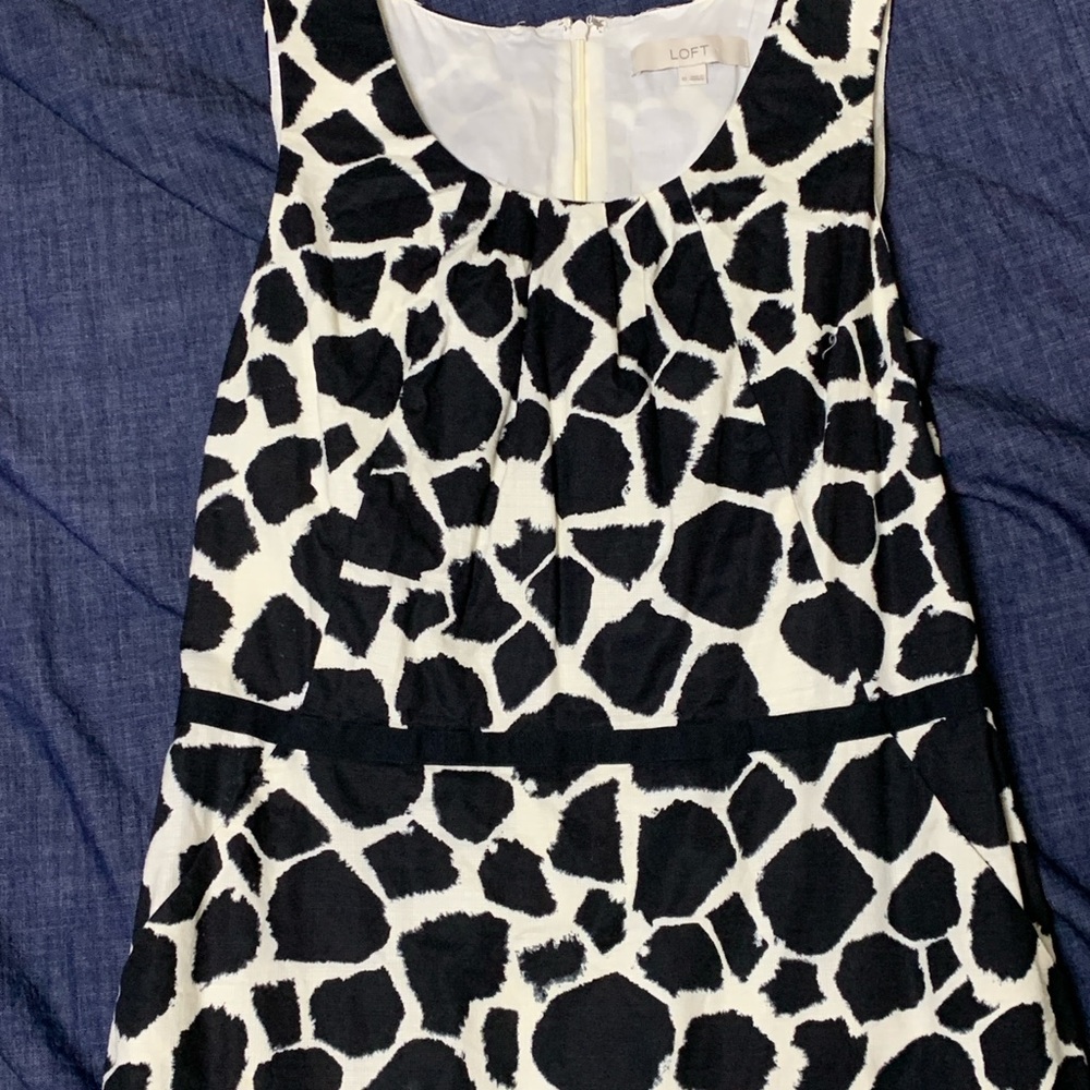 Fun sleeveless b&w giraffe print sheath